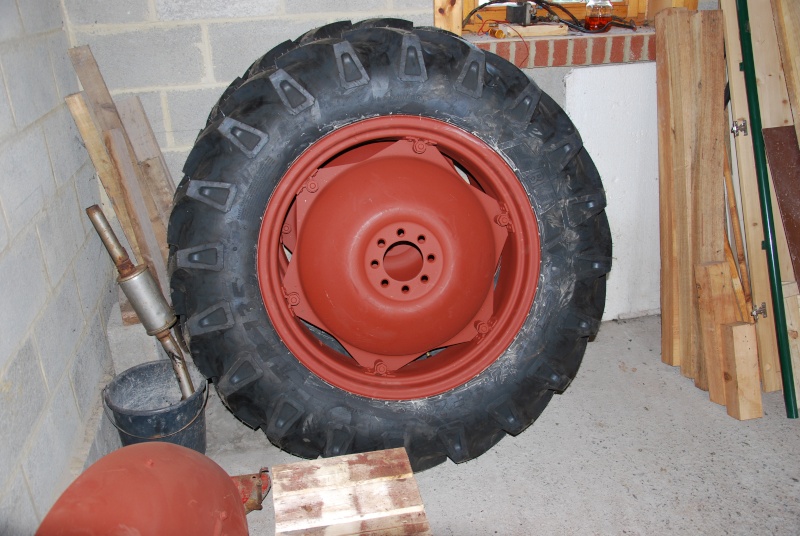 pneu tracteur petit gris